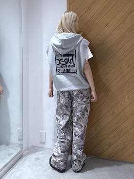 「X-girl（エックスガール）のSIGNBOARD LOGO ZIP UP SWEAT VEST（ベスト、グレー系）」を使った、AYANOさん（レディース・159cm）の夏コーディネート