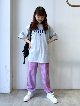 「パーマヘア」｜「アイテム（スウェットパンツ）」を使った、出村彩乃さん（レディース・159cm）の春コーディネート