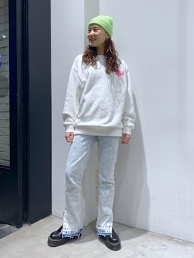 「パーマヘア」｜「アイテム（帽子）」を使った、出村彩乃さん（レディース・159cm）の春コーディネート