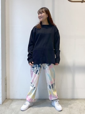 出村彩乃さんの「TIE-DYE SWEAT PANTS」を使ったコーディネート