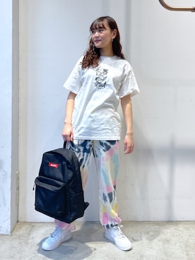 出村彩乃さんの「TIE-DYE SWEAT PANTS」を使ったコーディネート