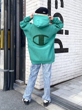 「Champion」｜「アイテム（ハンチング/ベレー帽）」を使った、出村彩乃さん（レディース・159cm）の秋コーディネート