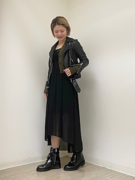 「ニットカーディガン」｜「アイテム（ライダースジャケット）」を使った、Emiさん（レディース・156cm）の秋コーディネート
