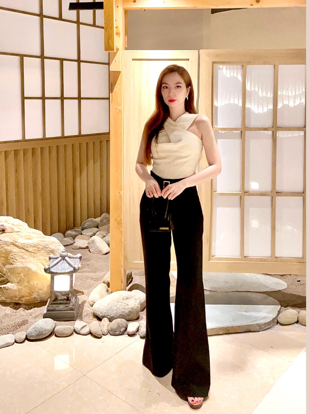 「JACQUEMUSのアイテム（ショルダーバッグ、ブラック系）」を使った、 Min🦄さん（レディース・31cm）の春コーディネートの1枚目の写真