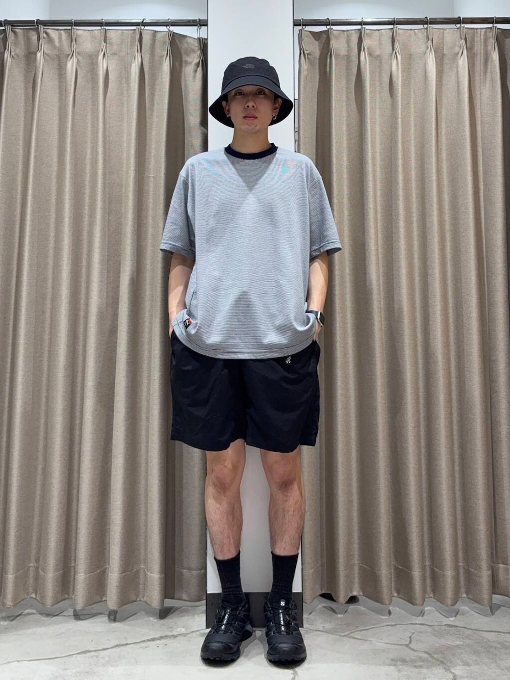「アーバンリサーチ、カジュアルコーデ、URBANRESEARCH、夏コーデ、夏、休日スタイル、ハーフパンツ、リラックス、EKAL、20代、メンズスタイル、メンズ、ur、休日、機能性素材」｜「GramicciのGramicci / LOWERCASE　NYLON LOOSE SHORT（その他パンツ、ブラック系）」を使った、manatoさん（メンズ・173cm）の夏コーディネートの1枚目の写真