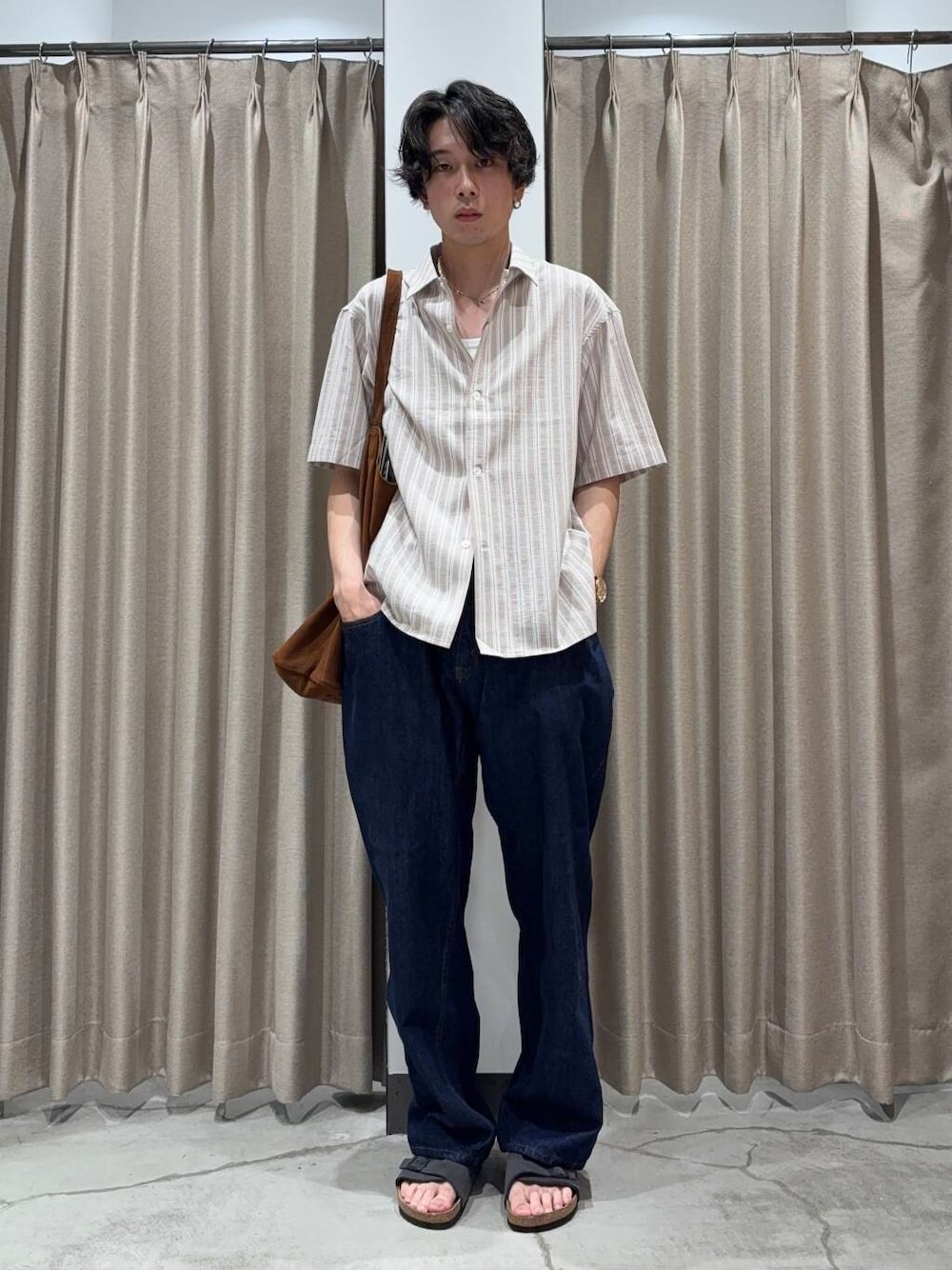 「アーバンリサーチ、シャツスタイル、カジュアルコーデ、URBANRESEARCH、サンダル、夏コーデ、夏、休日スタイル、新作、リラックス、20代、メンズスタイル、サンダルコーデ、綺麗め、メンズ」｜「BIRKENSTOCKのBIRKENSTOCK　Exclusive Zurich(Narrow)（サンダル、グレー系）」を使った、manatoさん（メンズ・173cm）の夏コーディネートの1枚目の写真