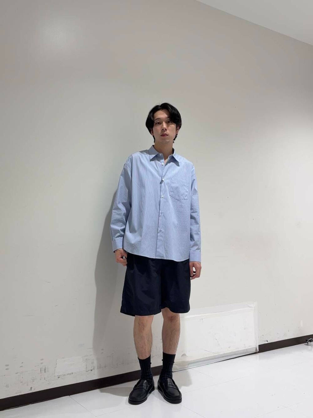 「アーバンリサーチ、カジュアルコーデ、URBANRESEARCH、休日スタイル、20代、綺麗め、メンズ、ur、初夏スタイル、サマーショーツ、ここでしか手に入らない別注アイテム、sip2412」｜「THOMAS MASONのnew basic　THOMAS MASON OVER SHIRTS（シャツ/ブラウス、その他）」を使った、manatoさん（メンズ・173cm）の春コーディネートの1枚目の写真