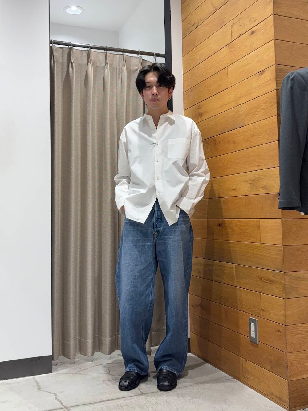 「アーバンリサーチ、URBANRESEARCH、休日スタイル、20代、メンズ、ur、トーマスメイソン、初夏スタイル」｜「URBAN RESEARCHのPARABOOT　PACIFIC（サンダル、ブラック系）」を使った、manatoさん（メンズ・173cm）の春コーディネートの1枚目の写真
