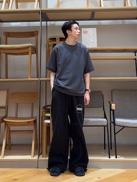 「URBAN RESEARCH Sonny Label（アーバンリサーチサニーレーベル）のシルキーダンボールニットTシャツ（Tシャツ/カットソー、グレー系）」を使った、manatoさん（メンズ・173cm）の夏コーディネート