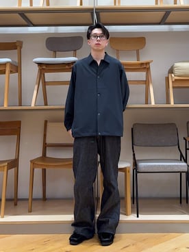 「URBAN RESEARCH DOORS（アーバンリサーチドアーズ）の『XLサイズ/WEB限定』『UR TECH』サマシェア ロングスリーブシャツカーディガン（シャツ/ブラウス、グレー系）」を使った、manatoさん（メンズ・173cm）の春コーディネート