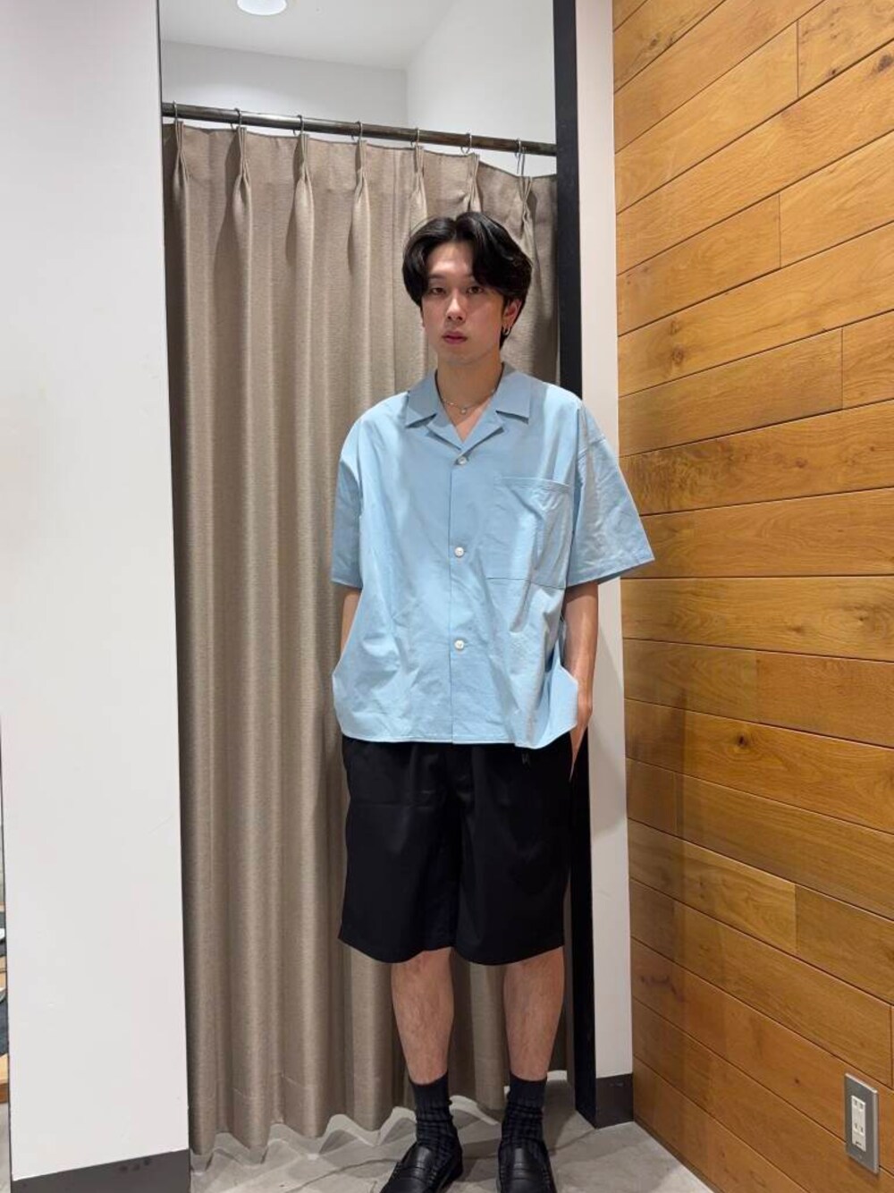 「アーバンリサーチ、URBANRESEARCH、グラミチ、20代、メンズ、ur、初夏スタイル、ggg」｜「Gramicciの『別注』GRAMICCI　Stretch Gabardine Short（その他パンツ、ブラック系）」を使った、manatoさん（メンズ・173cm）の春コーディネートの1枚目の写真