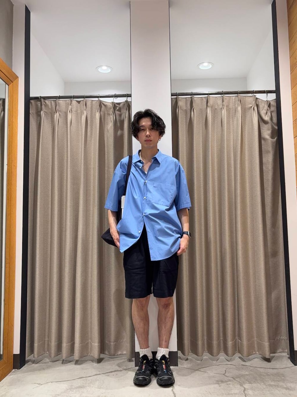 「アーバンリサーチ、シャツスタイル、カジュアルコーデ、URBANRESEARCH、夏コーデ、夏、休日スタイル、ハーフパンツ、新作、リラックス、20代、メンズスタイル、綺麗め、メンズ、ur」｜「URBAN RESEARCHのnew basic　THOMAS MASON SHORT-SLEEVE OVER SHIRTS（シャツ/ブラウス、ブルー系）」を使った、manatoさん（メンズ・173cm）の夏コーディネートの1枚目の写真
