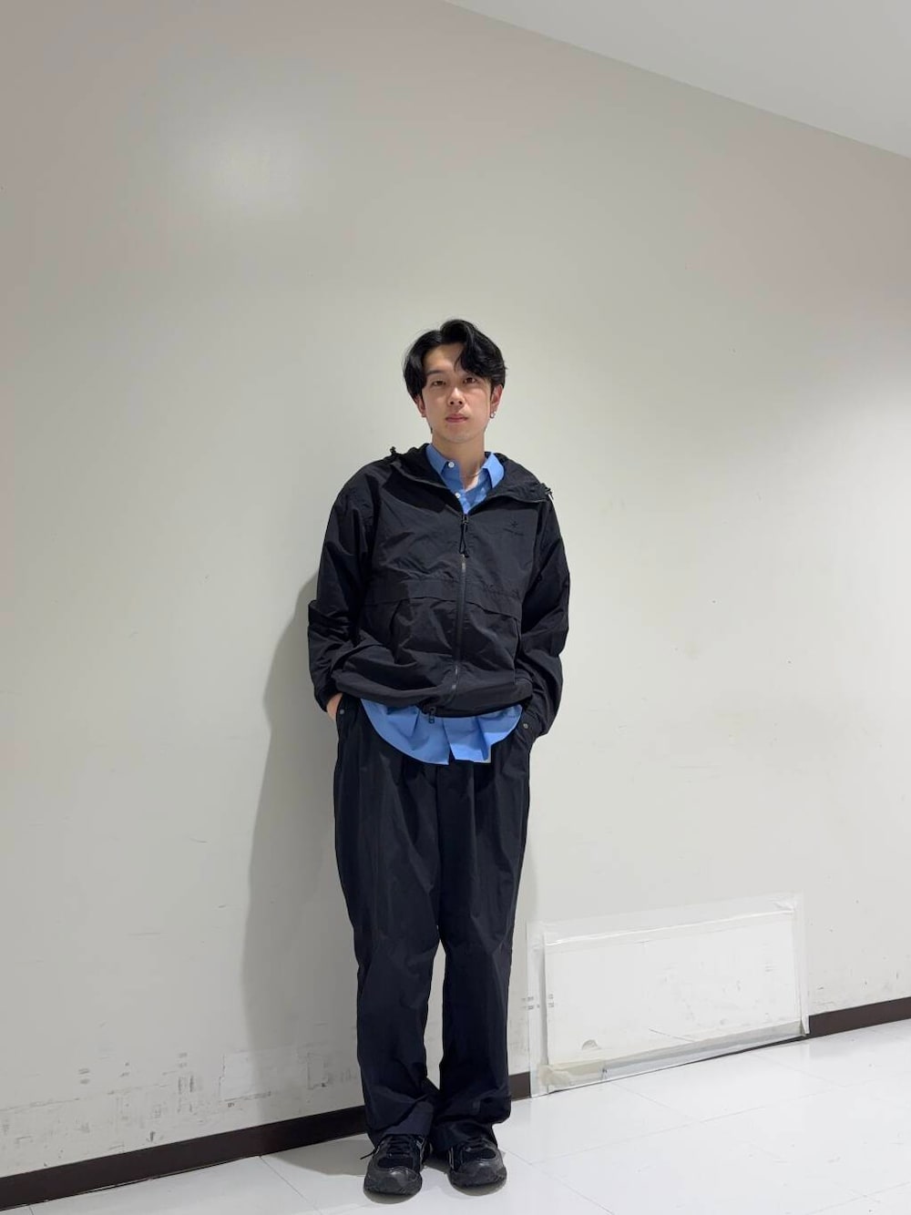 「アーバンリサーチ、カジュアルコーデ、URBANRESEARCH、休日スタイル、20代、メンズ、ur、ここでしか手に入らない別注アイテム、スタッフのこれ買いました、widedad」｜「THOMAS MASONのnew basic　THOMAS MASON OVER SHIRTS（シャツ/ブラウス、ブルー系）」を使った、manatoさん（メンズ・173cm）の春コーディネートの1枚目の写真