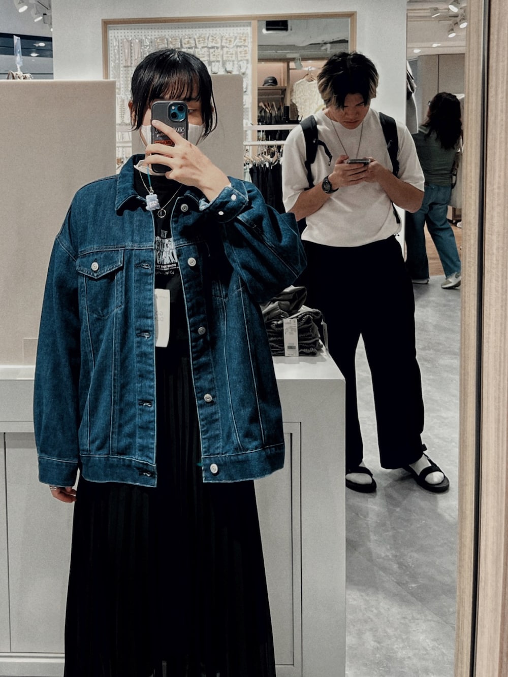 「GLOBAL WORK、King Gnu、GU、niko and ...、おでかけコーデ、オトナカワイイ、休日スタイル、アウターコーデ」｜「King Gnuのアイテム（トップス、ブラック系）」を使った、リハナ💐さん（レディース・160cm）の冬コーディネートの1枚目の写真