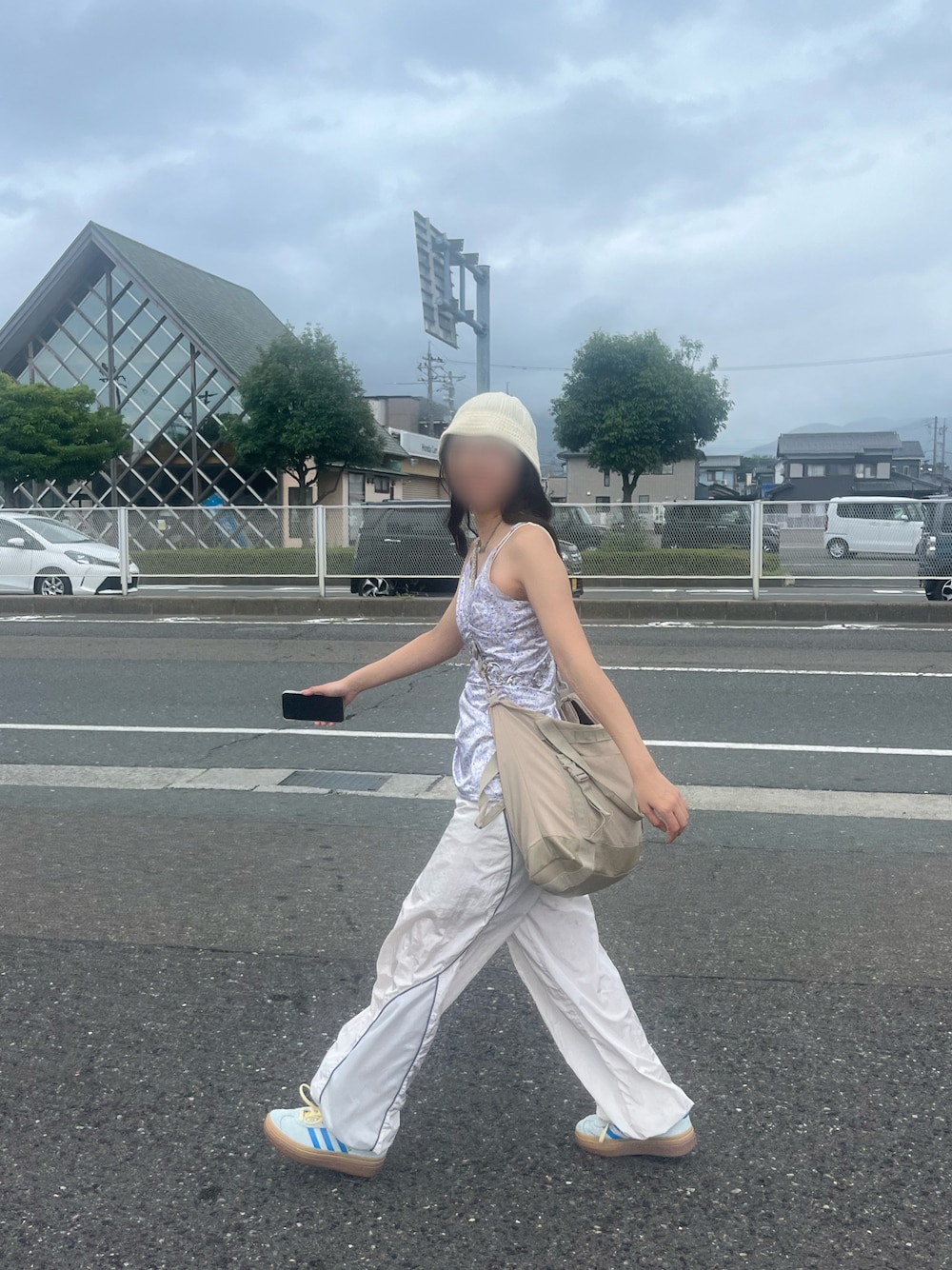 「adidas、花火大会、夏コーデ」｜「ワークマンのアイテム（バッグ、ベージュ系）」を使った、らみすのめさん（レディース・160cm）の夏コーディネートの1枚目の写真