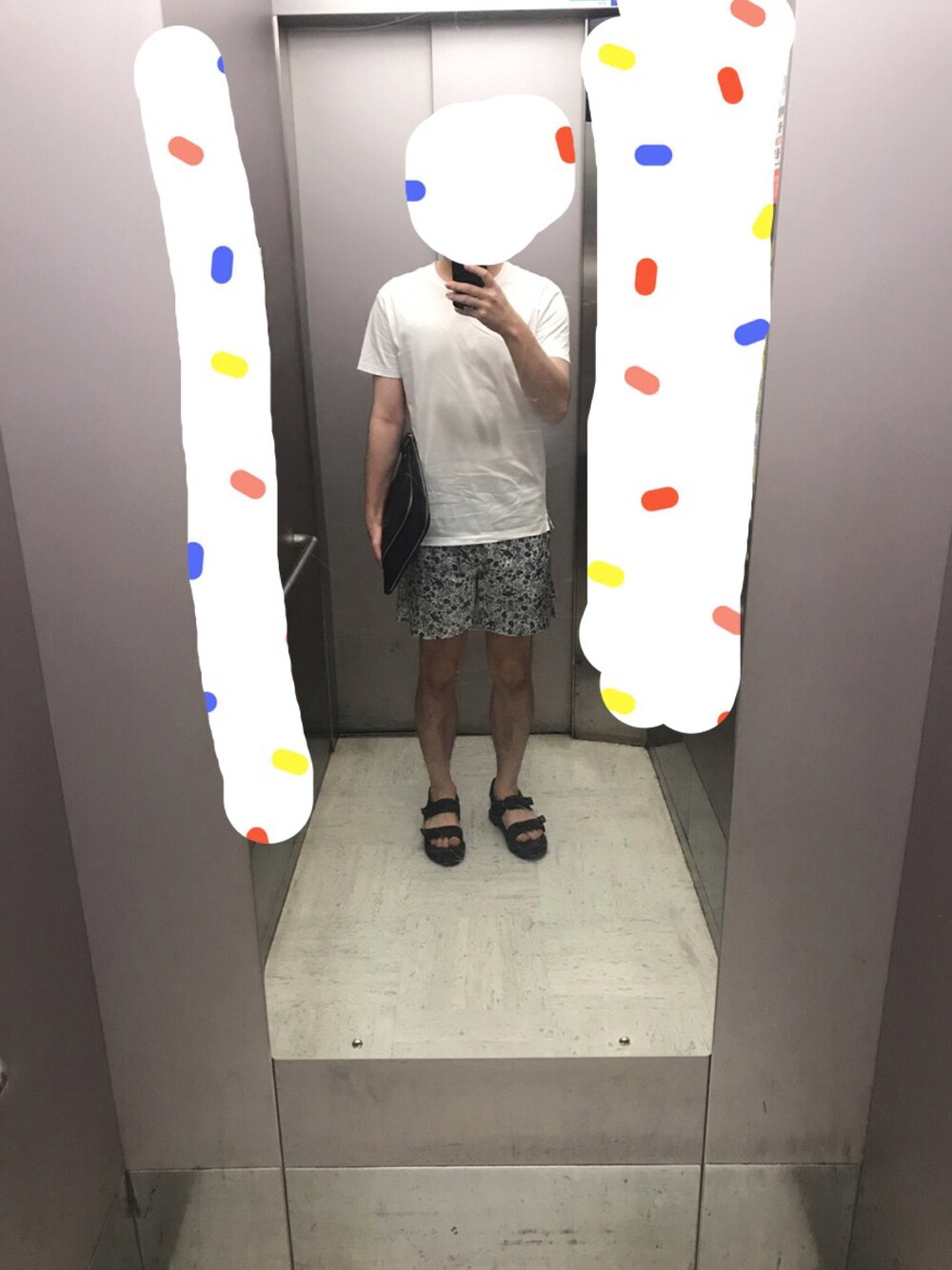 「ペイズリー、サンダル、ootd、夏だ！Tシャツ着よう！」｜「VALENTINOのアイテム（Tシャツ/カットソー、ホワイト系）」を使った、m1natarosさん（メンズ・173cm）の夏コーディネートの1枚目の写真