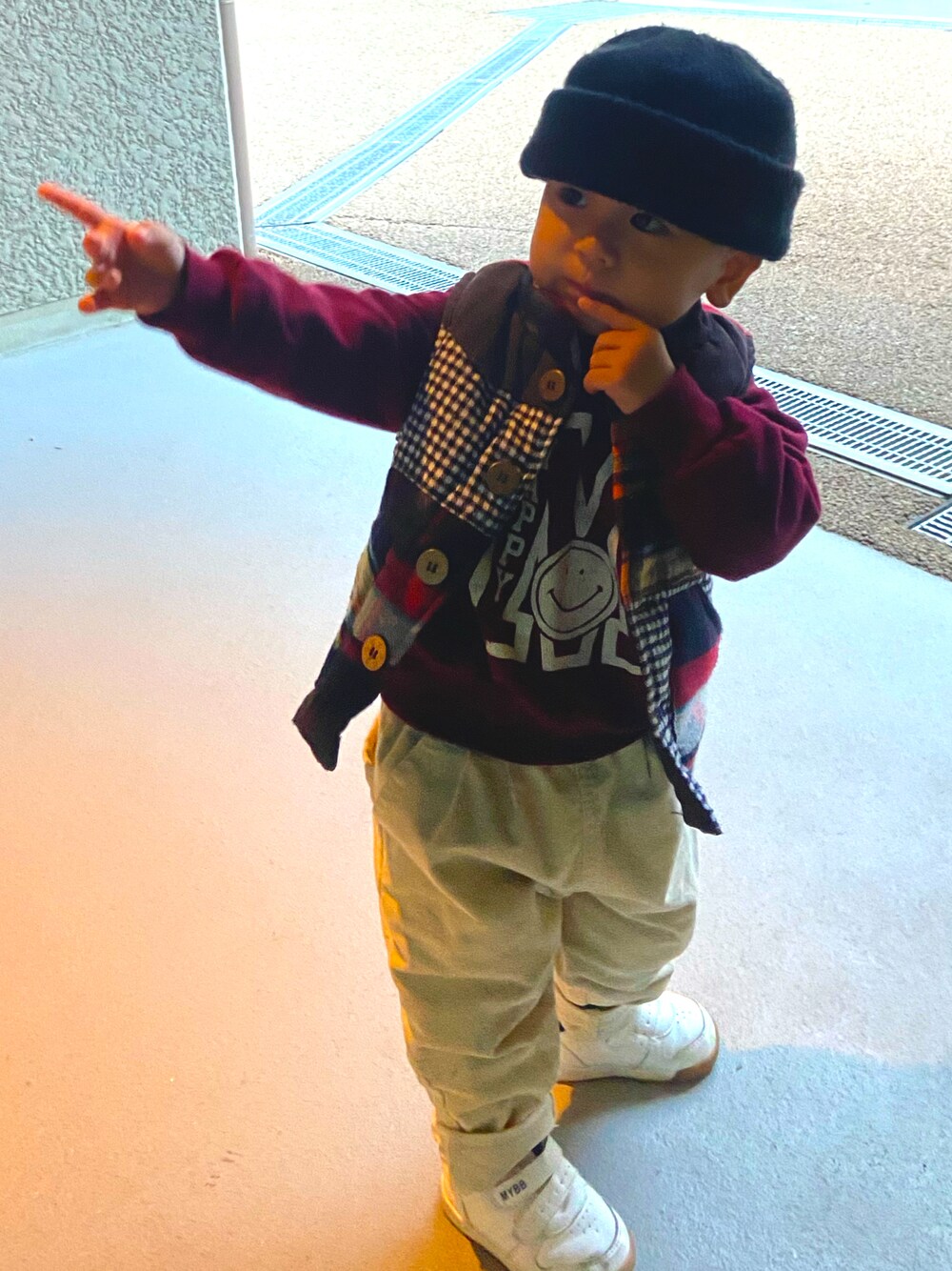 「秋冬コーデ、男の子ベビー、２歳児コーデ」｜「MARKEY'Sのアイテム（パンツ、ベージュ系）」を使った、toowaさん（メンズ・90cm）の冬コーディネートの1枚目の写真