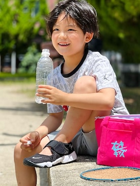 「アイテム（サンダル）」を使った、𝗧𝗼𝗻𝗮𓃟𝗡𝗮𝘀𝗵𝗶さん（キッズ・110cm）の夏コーディネート