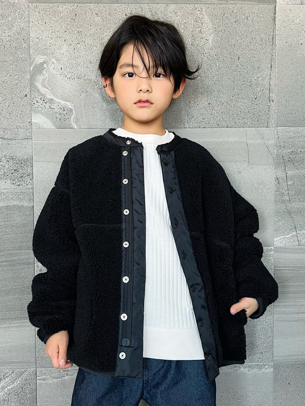 「カジュアルコーデ、休日スタイル、モコモコアウター、ボアジャケット、ブルゾン、モード、クリスマスに着たい服、マイベストコーデ2022、私の推しブランド」｜「OMNESのキッズラインキルトポケット付きプルオーバー長袖（その他トップス、ホワイト系）」を使った、𝗧𝗼𝗻𝗮𓃟𝗡𝗮𝘀𝗵𝗶さん（キッズ・122cm）の冬コーディネートの1枚目の写真