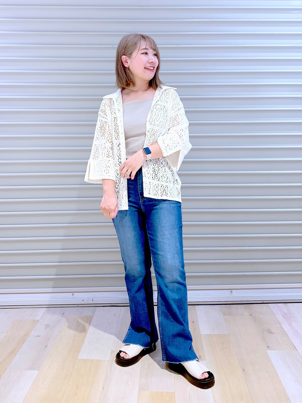 「LEPSIM、Kastane、レーストップス、シンプルコーデ、デニムパンツ、カジュアル、春夏コーデ、大人可愛い、パンツスタイル、楽チンコーデ、低身長女子、低身長コーデ」｜「LEPSIMのソウレース5分袖シャツ　182930（Tシャツ/カットソー、ホワイト系）」を使った、ぴんさん（レディース・153cm）の春コーディネートの1枚目の写真