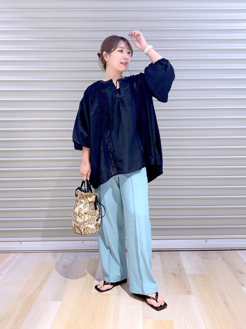 「LEPSIM、夏コーデ、カラーパンツ、ブラウス、低身長、プチプラ、サンダル、骨格ウェーブ、カラーコーデ、低身長コーデ、大人カジュアル」｜「LEPSIMのレースブラウス　298970（シャツ/ブラウス、ブラック系）」を使った、ぴんさん（レディース・153cm）の夏コーディネートの1枚目の写真