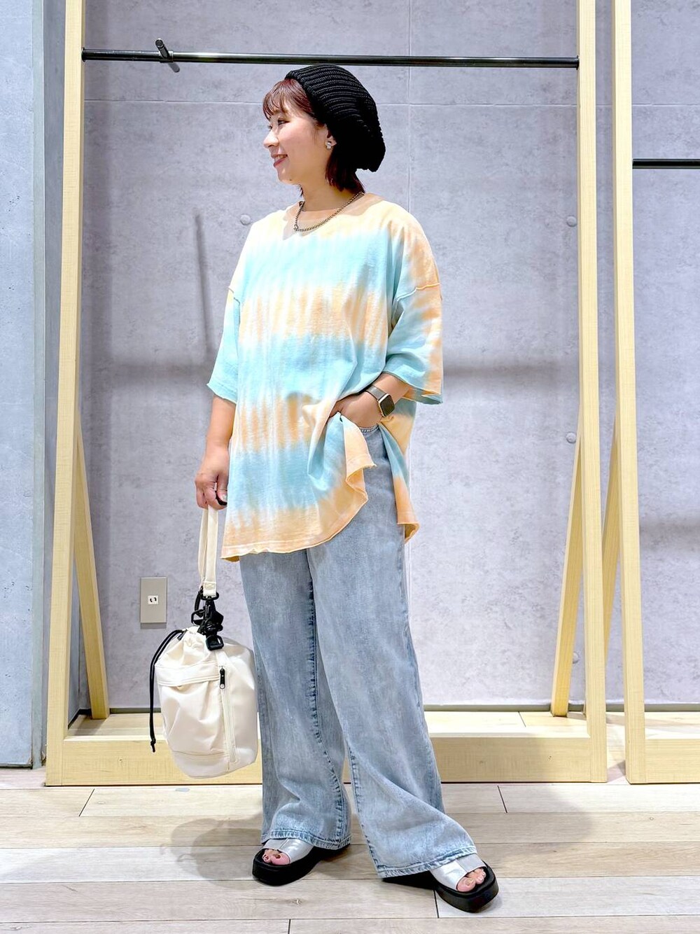 「低身長、着痩せ・細見え、カジュアル、LEPSIM、旅行、テーマパーク、楽ちんコーデ、春コーデ、夏コーデ」｜「LEPSIMのサマーニットワッチ　110321（ハンチング/ベレー帽、ブラック系）」を使った、ぴんさん（レディース・153cm）の春コーディネートの1枚目の写真