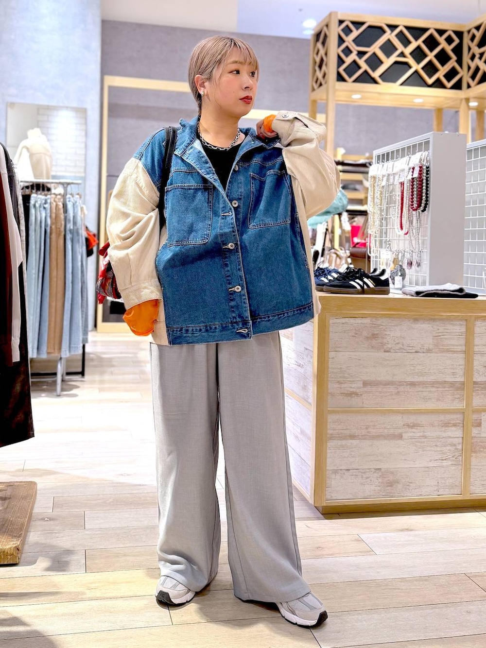 ドッキングデニムカバーオール 582417を使った人気ファッション