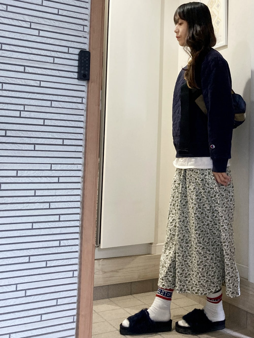 「ラインソックス、アンダーカバー、キルティング、最近のいい感じコーデ、あったかコーデ、秋のコーデ、カジュアルスタイル、ファー」｜「45RPMのアイテム（スカート、グリーン系）」を使った、33さん（骨格ナチュラル・レディース・167cm）の秋コーディネートの1枚目の写真
