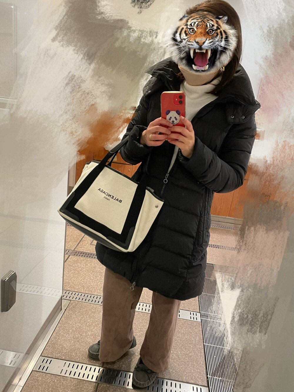 「着回しコーデ、カジュアル、通勤コーデ、低身長、BALENCIAGA、TATRAS、ミネトンカ」｜「TATRASのTATRAS(タトラス）POLITEAMA ダウンコート　VERY12月号　P.189掲載商品（ダウンジャケット/コート、ブラック系）」を使った、Ran®️Ran2🌵さん（レディース・156cm）の冬コーディネートの1枚目の写真