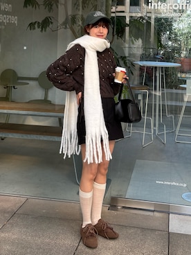 「アイテム（ストール/ショール）」を使った、𝐑𝐈𝐎さん（レディース・163cm）の秋コーディネート