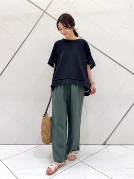「URBAN RESEARCH DOORS（アーバンリサーチドアーズ）のリネンイージーパンツ（その他パンツ、グリーン系）」を使った、井上　裕美さん（レディース・158cm）の春コーディネート