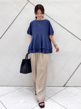 「URBAN RESEARCH DOORS（アーバンリサーチドアーズ）のトロミタックギャザーパンツ（その他パンツ、ベージュ系）」を使った、井上　裕美さん（レディース・158cm）の春コーディネート