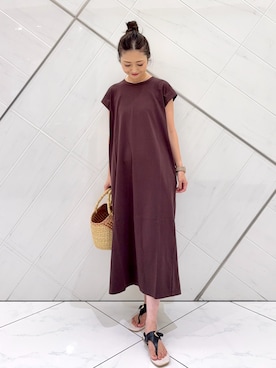 「アイテム（バッグ、オレンジ系）」を使った、井上　裕美さん（レディース・158cm）の秋コーディネート