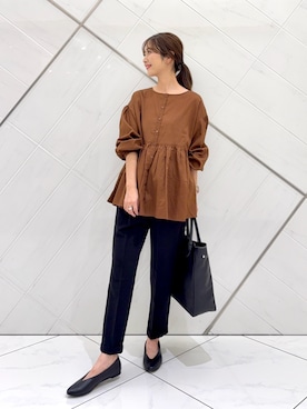 「アイテム（トートバッグ）」を使った、井上　裕美さん（レディース・158cm）の秋コーディネート