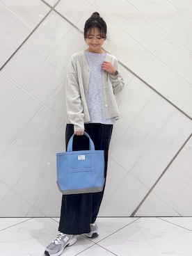 「URBAN RESEARCH DOORS（アーバンリサーチドアーズ）のORCIVAL　TOTE BAG SMALL（トートバッグ、ブルー系）」を使った、井上　裕美さん（レディース・158cm）の春コーディネート