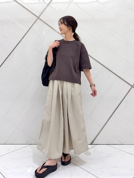 「EKAL（エカル）の『UR TECH』ナイロンタッサーワイドパンツ（その他パンツ、グレー系）」を使った、井上　裕美さん（レディース・158cm）の春コーディネート