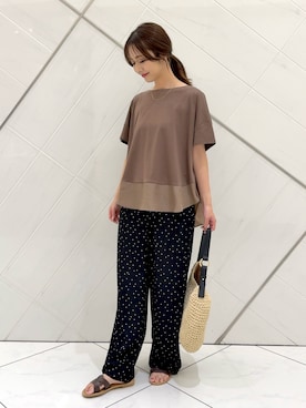「URBAN RESEARCH DOORS（アーバンリサーチドアーズ）の異素材切替えラウンドヘムプルオーバー（Tシャツ/カットソー、ブラウン系）」を使った、井上　裕美さん（レディース・158cm）の夏コーディネート