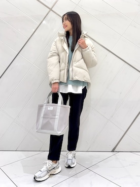 「アイテム（その他アウター、ホワイト系）」を使った、井上　裕美さん（レディース・158cm）の冬コーディネート