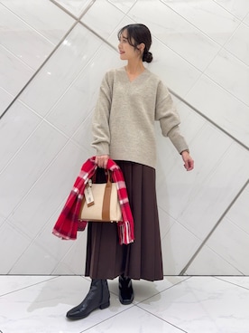 「アイテム（ストール/ショール）」を使った、井上　裕美さん（レディース・158cm）の冬コーディネート