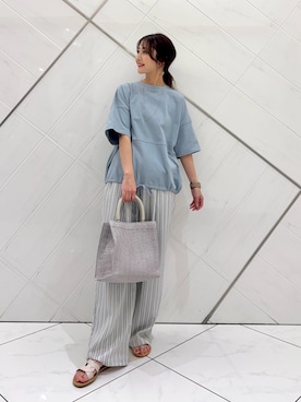 「URBAN RESEARCH DOORS（アーバンリサーチドアーズ）のヘムドロストプルオーバー（Tシャツ/カットソー、ブルー系）」を使った、井上　裕美さん（レディース・158cm）の春コーディネート