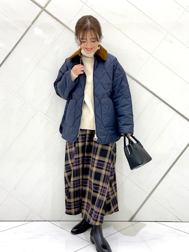 「barbour」｜「アイテム（ダウンジャケット/コート）」を使った、井上　裕美さん（レディース・158cm）の秋コーディネート