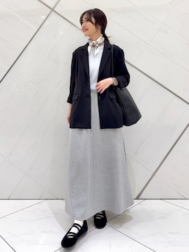 「URBAN RESEARCH DOORS（アーバンリサーチドアーズ）のライトダンボールニットスカート（スカート、グレー系）」を使った、井上　裕美さん（レディース・158cm）の春コーディネート