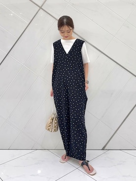 「旅行コーデ」｜「アイテム（サロペット/オーバーオール）」を使った、イノウエ ユミさん（レディース・158cm）の夏コーディネート