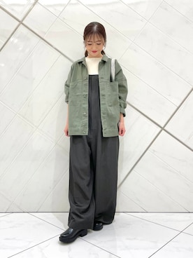 「アイテム（サロペット/オーバーオール、グレー系）」を使った、井上　裕美さん（レディース・158cm）の秋コーディネート