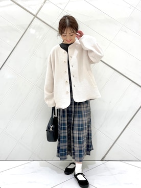 「アイテム（その他アウター、ホワイト系）」を使った、井上　裕美さん（レディース・158cm）の秋コーディネート