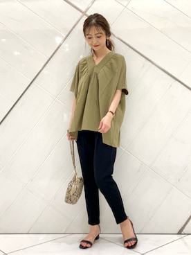 「URBAN RESEARCH DOORS（アーバンリサーチドアーズ）のピンタックギャザーVネックブラウス（シャツ/ブラウス）」を使った、井上　裕美さん（レディース・158cm）の夏コーディネート