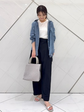 「URBAN RESEARCH DOORS（アーバンリサーチドアーズ）のソフトハンドルカゴバッグ（ハンドバッグ、グレー系）」を使った、井上　裕美さん（レディース・158cm）の春コーディネート