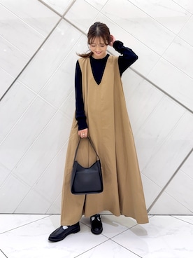 「アイテム（ジャンパースカート）」を使った、井上　裕美さん（レディース・158cm）の秋コーディネート