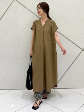 「URBAN RESEARCH DOORS（アーバンリサーチドアーズ）のリネンレーヨンスキッパーフレンチワンピース（ワンピース、ベージュ系）」を使った、井上　裕美さん（レディース・158cm）の夏コーディネート