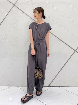 「URBAN RESEARCH DOORS（アーバンリサーチドアーズ）のアイテム（オールインワン・サロペット）」を使った、井上　裕美さん（レディース・158cm）の夏コーディネート